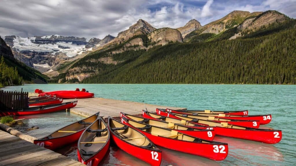 Banff national park itinerary - lake louise boathouse